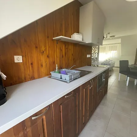 公寓 Katica Szallas *