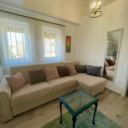 Katica Szallas * 巴拉腾肯尼斯