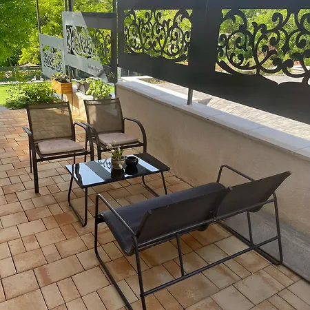 Katica Szallas * 巴拉腾肯尼斯