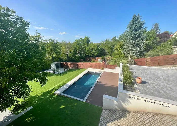 Katica Szallas 아파트 *